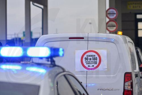 epa12682814 A protest sign on a vehicle at the Serbia-Hungary border during the blockade of the cargo line at the Horgos border crossing in northern Serbia, 26 January 2026. All border crossings in the country and the wider region are blocked to freight traffic starting 26 January at noon, following a coordinated protest by truck operators from North...