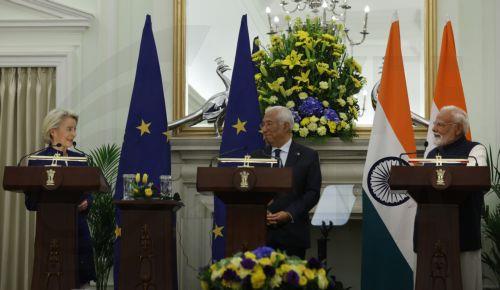 epa12684849 President of the European Commission Ursula von der Leyen (L), President of the European Council Antonio Luis Santos da Costa (C) and Indian Prime Minister Narendra Modi (R) give a joint press statement after their meeting at Hyderabad House in New Delhi, India, 27 January 2026. Ursula von der Leyen is on four-day visit to India.  EPA/RAJAT GUPTA