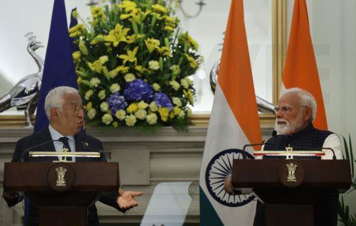 epa12684868 President of the European Council Antonio Luis Santos da Costa (R) and Indian Prime Minister Narendra Modi (L) give a joint press statement after their meeting at Hyderabad House in New Delhi, India, 27 January 2026. Ursula von der Leyen is on four-day visit to India.  EPA/RAJAT GUPTA