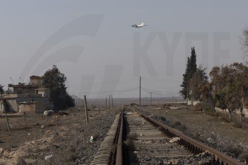 epa12685025 A plane over to Al-Qamishli airbase, northeast Syria, 27 January 2026. According to the Britain-based war monitor Syrian Observatory for Human Rights (SOHR) the Russian forces started to partially transport military and logistical equipment from their positions in Al-Qamishli to the military airbase in Latakia countryside.  EPA/AHMED MARDINLI