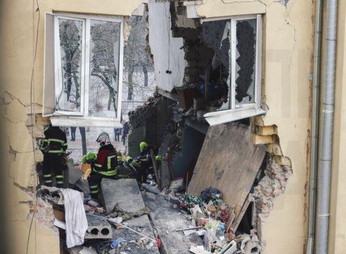 epa12685096 Ukrainian rescuers work at the site of a Russian strike on a residential area in Odesa, southwestern Ukraine, 27 January 2026, amid the Russian invasion. At least two people were killed and 24 others injured after an overnight Russian attack on Odesa, according to the State Emergency Service of Ukraine.  EPA/STRINGER