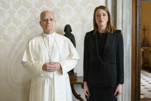 epa12690135 A handout picture provided by the Vatican Media shows Pope Leo XIV (L) during an audience with President of the European Parliament Roberta Metsola (R) in Vatican City, 29 January 2026.  EPA/VATICAN MEDIA HANDOUT HANDOUT EDITORIAL USE ONLY/NO SALES