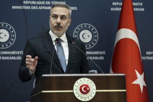 epa12692560 Turkish Foreign Minister Hakan Fidan attends a press conference with Iranian Foreign Minister (not pictured) after their meeting in Istanbul, Turkey, 30 January 2026.  EPA/ERDEM SAHIN