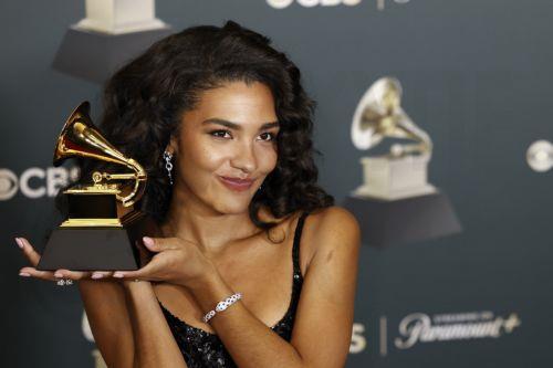 epa12699512 British singer-songwriter Olivia Dean poses in the pressroom with the Grammy award for Best New Artist during the 68th annual Grammy Awards ceremony at Crypto.com Arena in Los Angeles, California, USA, 01 February 2026.  EPA/CHRIS TORRES