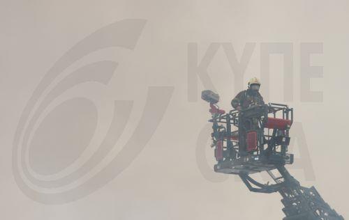 epa12701682 Firefighters try to control the fire at the Jannat shopping market in western Tehran, Iran, 03 February 2026. The cause of the fire is unclear.  EPA/ABEDIN TAHERKENAREH