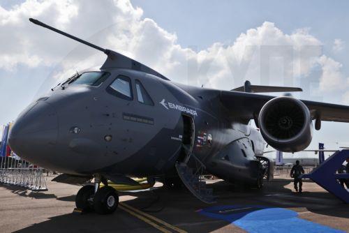epa12701928 A view of the Embraer C-390 Millennium on static display during the Singapore Airshow at Changi Exhibition Centre, Singapore, 03 February 2026. The Singapore Airshow 2026, one of Asia’s largest aerospace and defense exhibitions, runs from 03 to 08 February.  EPA/HOW HWEE YOUNG