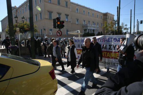 Αυτοκινητιστές ταξί πραγματοποίησαν πορεία διαμαρτυρίας από τα γραφεία του ΣΑΤΑ, στην οδό Μάρνης, προς το Σύνταγμα, Τρίτη 3 Φεβρουαρίου 2026. Σε νέα 48ωρη απεργία προχωρούν οι ιδιοκτήτες ταξί την Τρίτη 3 και την Τετάρτη 4 Φεβρουαρίου. ΑΠΕ-ΜΠΕ/ΑΠΕ-ΜΠΕ/Αλέξανδρος Μπελτές