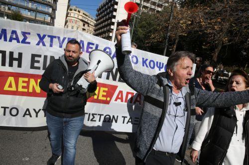 Αυτοκινητιστές ταξί πραγματοποιούν πορεία διαμαρτυρίας από τα γραφεία του ΣΑΤΑ, στην οδό Μάρνης, προς το Σύνταγμα, Τρίτη 3 Φεβρουαρίου 2026. Σε νέα 48ωρη απεργία προχωρούν οι ιδιοκτήτες ταξί την Τρίτη 3 και την Τετάρτη 4 Φεβρουαρίου. ΑΠΕ-ΜΠΕ/ΑΠΕ-ΜΠΕ/Αλέξανδρος Μπελτές