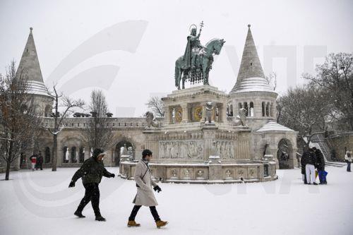 epa12702180 Tourists visit the Fisherman's Bastion during a heavy snowfall in the Buda Castle in Budapest, Hungary, 03 February 2026.  EPA/Tamas Purger HUNGARY OUT