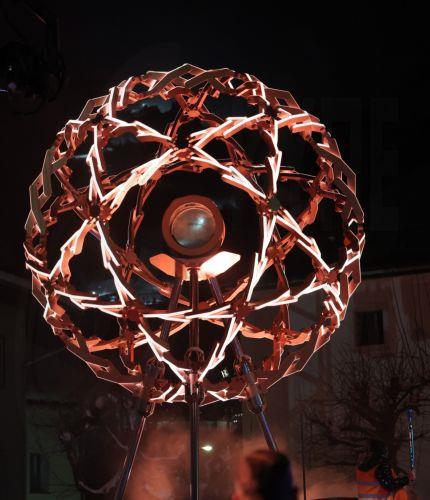 epa12703652 A cauldron is lit as a rehearsal at Piazza Angelo Dibona, a central square in Cortina d'Ampezzo, Italy, 03 February 2026, three days ahead of the 06 to 22 February Milan-Cortina Winter Olympics.  EPA/YONHAP SOUTH KOREA OUT