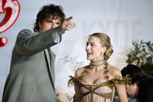 epa12707103 Australian actors and cast members Jacob Elordi (L) and Margot Robbie (R) arrive for the UK Premiere of 'Wuthering Heights' at Odeon Luxe Leicester Square in London, Britain, 05 February 2026.  EPA/TOLGA AKMEN
