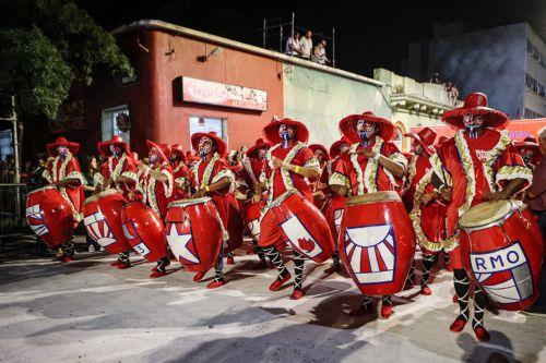 epa12711430 Artists participate in the 2026 Carnival Parade in Montevideo, Uruguay, 06 February 2026. The Uruguayan capital celebrates the 2026 Carnival Parade, which marks the beginning of a popular festival that prides itself on being the longest of its kind in the world, lasting approximately forty days.  EPA/Gastón Britos