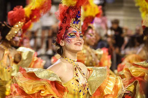 epa12711431 An artist participates in the 2026 Carnival Parade in Montevideo, Uruguay, 06 February 2026. The Uruguayan capital celebrates the 2026 Carnival Parade, which marks the beginning of a popular festival that prides itself on being the longest of its kind in the world, lasting approximately forty days.  EPA/Gastón Britos