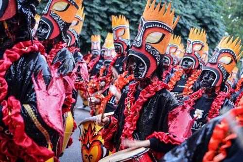 epa12711432 Artists participate in the 2026 Carnival Parade in Montevideo, Uruguay, 06 February 2026. The Uruguayan capital celebrates the 2026 Carnival Parade, which marks the beginning of a popular festival that prides itself on being the longest of its kind in the world, lasting approximately forty days.  EPA/Gastón Britos