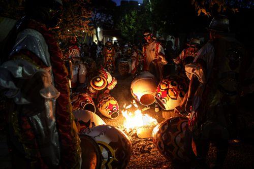 epa12711434 Artists participate in the 2026 Carnival Parade in Montevideo, Uruguay, 06 February 2026. The Uruguayan capital celebrates the 2026 Carnival Parade, which marks the beginning of a popular festival that prides itself on being the longest of its kind in the world, lasting approximately forty days.  EPA/Gastón Britos