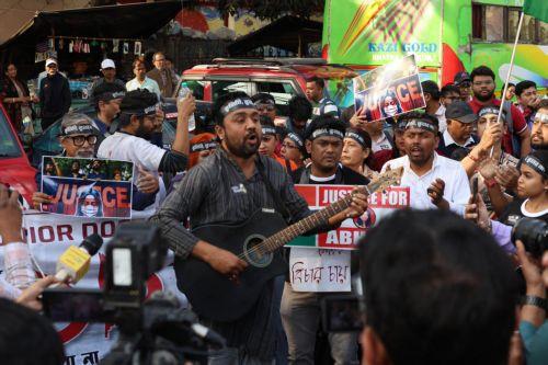 epa12719656 Doctors and citizens gather during a protest campaign against violence and rape targeting women in Kolkata, India, 09 February 2026. A trainee doctor was found dead on 09 August 2024 in a seminar room of the RG Kar Medical College in Kolkata, sparking nationwide protests and strikes by medical students and doctors. In January 2025, the main...