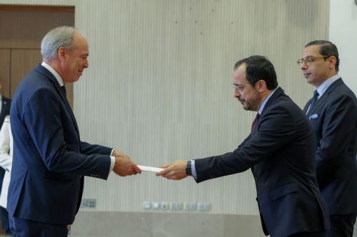 Ο Πρόεδρος της Δημοκρατίας κ. Νίκος Χριστοδουλίδης δέχεται τα διαπιστευτήρια του νέου Πρέσβη του Μεγάλου Δουκάτου του Λουξεμβούργου κ. Paul Schmit, με έδρα εκτός Κύπρου.