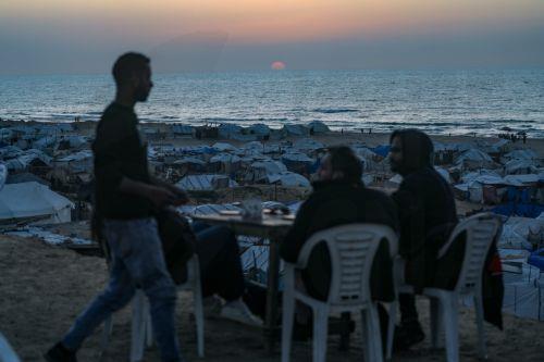 epa12725552 Makeshift tents of displaced Palestinian families stand on the beach in Gaza City, Gaza Strip, 10 February 2026. A severe fuel shortage has forced residents to burn plastic waste as an alternative source of heat and energy, despite the toxic smoke it produces. The United Nations warns that the fuel crisis has reached an existential level for...