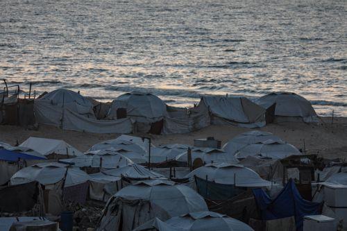 epa12725554 Makeshift tents of displaced Palestinian families stand on the beach in Gaza City, Gaza Strip, 10 February 2026. A severe fuel shortage has forced residents to burn plastic waste as an alternative source of heat and energy, despite the toxic smoke it produces. The United Nations warns that the fuel crisis has reached an existential level for...