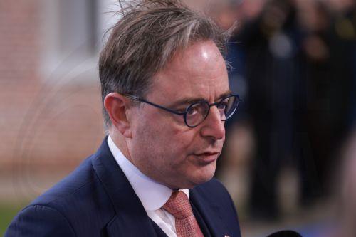 epa12730234 Belgian Prime Minister Bart de Wever speaks to the press at the start of the informal EU leaders' retreat at Alden Biesen Castle in Bilzen, Belgium, 12 February 2026. The strategic session focuses on deepening the Single Market, boosting investment, and enhancing Europe's competitiveness in a shifting geoeconomic landscape.  EPA/OLIVIER HOSLET