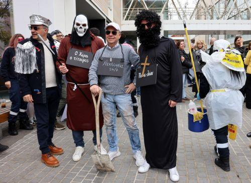 Τσικνοπέμπτη σήμερα κι άναψε το κέφι στην πρωτεύουσα, που φέτος για πρώτη φορά, το αποκριάτικο άρμα του Δήμου Λευκωσίας διέσχισε τους πεζόδρομους της εντός των τειχών πόλης. Βασιλιάς του JOEΥ Καρναβάλι Αγλαντζιάς 2026, είναι ο γνωστός ηθοποιός και παρουσιαστής Μιχάλης Σοφοκλέους, Λευκωσία 12 Φεβρουαρίου 2026.ΚΥΠΕ/ΚΑΤΙΑ ΧΡΙΣΤΟΔΟΥΛΟΥ