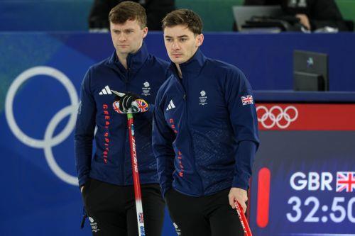 epa12733410 Grant Hardie (C) and Bruce Mouat of Great Britain competes in the Men's Curling match Italy against Great Britain at the Milano Cortina 2026 Winter Olympic Games, in Cortina, Italy, 13 February 2026.  EPA/ANDREA SOLERO
