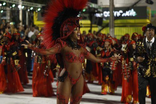 epa12745312 A member of the Imperatriz Leopoldinense samba school parades during the first day of the 2026 Rio Carnival at the Sambadrome in Rio de Janeiro, Brazil, 15 February 2026.  EPA/Antonio Lacerda