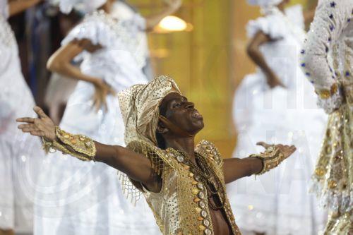 epa12745325 A member of the Portela samba school parades during the first day of the 2026 Rio Carnival at the Sambadrome in Rio de Janeiro, Brazil, 16 February 2026.  EPA/Antonio Lacerda