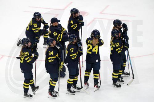 epa12758121 Players of Sweden look disappointed after losing the Women's Ice Hockey bronze medal match between Switzerland and Sweden at the Milano Cortina 2026 Winter Olympic Games, in Milan, Italy, 19 February 2026.  EPA/FAZRY ISMAIL