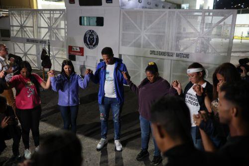 epa12760482 People gather upon learning of the approval of the amnesty law for political prisoners in front of the Bolivarian National Police (PNB) headquarters known as Zone 7, in Caracas, Venezuela, 19 February 2026. Relatives of Venezuela's political prisoners celebrated the approval of the amnesty law, which pardons cases from 2002 to 2025. They...
