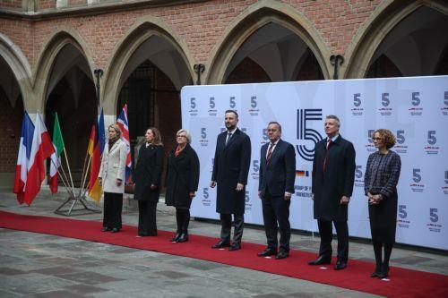 epa12760811 Polish Deputy Prime Minister and Minister of National Defence Wladyslaw Kosiniak-Kamysz (C), German Defence Minister of Germany Boris Pistorius (3R), French Minister of the Armed Forces and Veterans Catherine Vautrin (3L), EU High Representative for Foreign Affairs and Security Policy Kaja Kallas (L), NATO Deputy Secretary General Radmila...