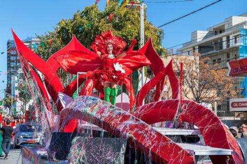 Με τη μεγάλη καρναβαλίστικη παρέλαση κορυφώθηκαν οι καρναβαλίστικες εκδηλώσεις του Δήμου Λεμεσού.