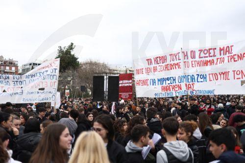 Κόσμος συμμετέχει σε συγκέντρωση διαμαρτυρίας για την 3η επέτειο του σιδηροδρομικού δυστυχήματος των Τεμπών που κόστισε τη ζωή σε 57 ανθρώπους, Θεσσαλονίκη, Σάββατο 28 Φεβρουαρίου 2026. Σε γενική απεργία και μαζικά συλλαλητήρια βρίσκεται ολόκληρη η χώρα, καθώς συμπληρώνονται τρία χρόνια από τη σιδηροδρομική τραγωδία των Τεμπών, ενώ ομοσπονδίες, σωματεία και...
