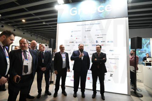 Ο υπουργός Ψηφιακής Διακυβέρνησης Δημήτρης Παπαστεργίου (Δ) επισκέπτεται το ελληνικό περίπτερο στην παγκόσμια έκθεση τεχνολογίας WMC 2026 στη Βαρκελώνη, Δευτέρα 2 Μαρτίου 2026. Στα τέλη κάθε Φεβρουαρίου-αρχές Μαρτίου, εδώ και δύο δεκαετίες, η Βαρκελώνη μετατρέπεται για λίγες ημέρες στο επίκεντρο της παγκόσμιας τεχνολογικής σκηνής. Στους εκθεσιακούς χώρους...