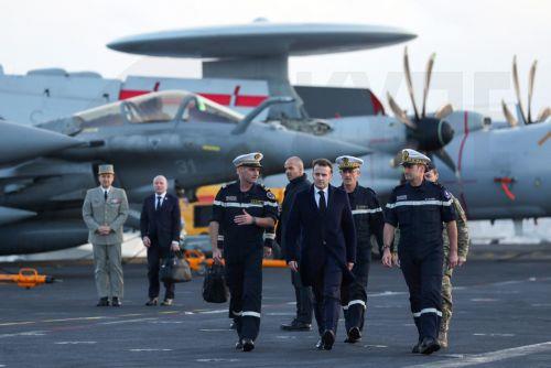 epa12807435 French President Emmanuel Macron (C-R) visits the French aircraft carrier Charles de Gaulle in the eastern Mediterranean, on the sidelines of his visit to Cyprus, 09 March 2026. The Charles de Gaulle was recently deployed in the Eastern Mediterranean, near Cyprus due to escalating conflict in the Middle East.  EPA/GONZALO FUENTES / POOL  MAXPPP...