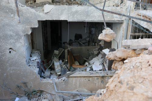 epa12821428 A damaged building at the site after fragments from an intercepted Iranian ballistic missile hit in Ramat Gan, Israel, 15 March 2026. The Israeli military said that it detected missiles launched from Iran following earlier US and Israeli strikes.  EPA/ABIR SULTAN