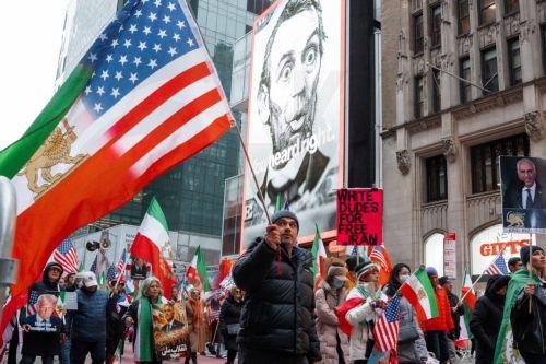 epa12823492 People carry flags during a 'Freedom for Iran' protest in New York, New York, USA, 15 March 2026. The rally comes amid continuing hostilities between the United States, Israel and Iran.  EPA/OLGA FEDOROVA