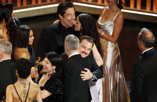 epa12824267 Leonardo DiCaprio (centre L) and Paul Thomas Anderson (centre R) celebrate with the cast and crew onstage after winning the Oscar for Best Picture for "One Battle After Another" during the 98th annual Academy Awards ceremony at the Dolby Theatre in Los Angeles, California, USA, 15 March 2026.  EPA/CHRIS TORRES