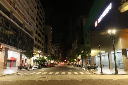 epa12824584 An empty street after the imposition of curfew in Guayaquil, Ecuador, 15 March 2026. The nighttime curfew decreed by Ecuadorian President Daniel Noboa in four provinces began with the deployment of more than 75,000 soldiers and police officers to intensify the 'war' declared by the president against criminal gangs.  EPA/Jonathan Miranda Vanegas