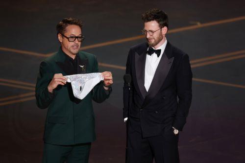 epaselect epa12823844 Robert Downey Jr. (L) and Chris Evans present the Oscars for Screenwriting on stageduring the 98th annual Academy Awards ceremony at the Dolby Theatre in Los Angeles, California, USA, 15 March 2026.  EPA/CHRIS TORRES