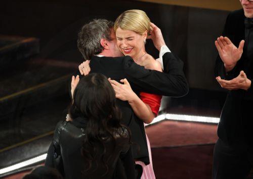 epaselect epa12824379 Jessie Buckley celebrates after winning the Oscar for Best Actress In A Leading Role for "Hamnet" during the 98th annual Academy Awards ceremony at the Dolby Theatre in Los Angeles, California, USA, 15 March 2026.  EPA/CHRIS TORRES