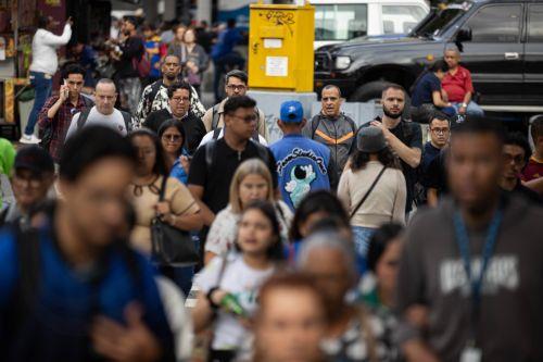 epa12826413 People wait at a bus stop during a transportation strike in Caracas, Venezuela, 16 March 2026. Venezuela’s acting president, Delcy Rodriguez, denounced an attempt to shut down transportation in capital after members of the sector called for a strike to demand an increase in the minimum fare.  EPA/Ronald Pena R