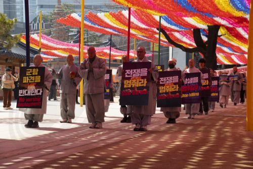 epa12826566 South Korean monks perform the Buddhist praying act of Dharna - walking three steps and making one bow - toward the US Embassy during a protest against US President Trump, in Seoul, South Korea, 17 March 2026. Protesters gathered to oppose Trump’s request for South Korea to send ships to the Strait of Hormuz.  EPA/JEON HEON-KYUN
