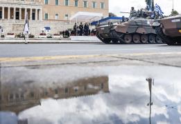 Ελλάδα: Με τη στρατιωτική παρέλαση κορυφ