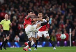 Με 2-1 «αιφνιδίασε» η Λιντς τη Μάντσεστε