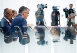 Η γερμανική κυβέρνηση παραμένει σταθερή 