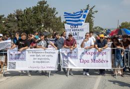 Protesters demand halt to planned antenn