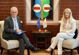 House President discusses with UK High C