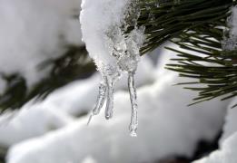 Ολισθηροί και επικίνδυνοι οι δρόμοι στην