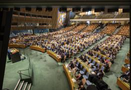 Η ΤΝ να αναπτυχθεί και να ρυθμιστεί υπεύ